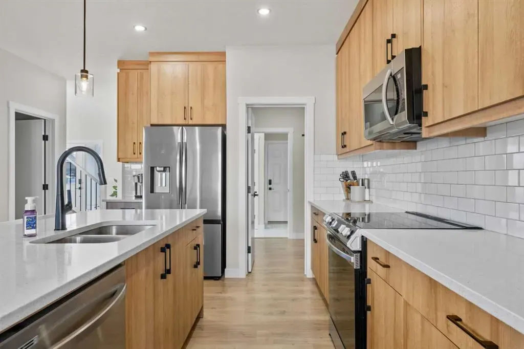 702 Edgefield Crescent