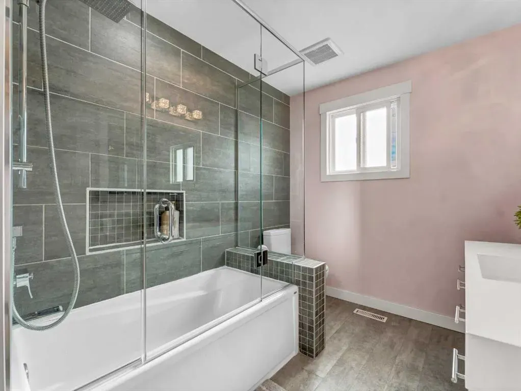 55 Rossland Road SE