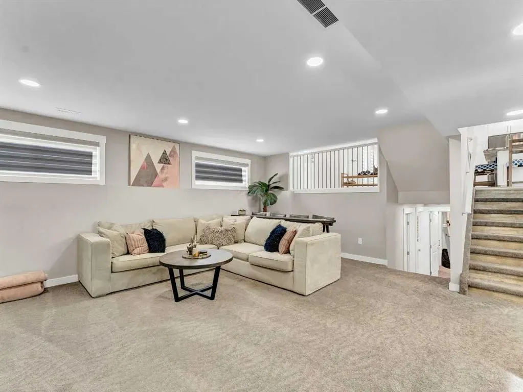 55 Rossland Road SE