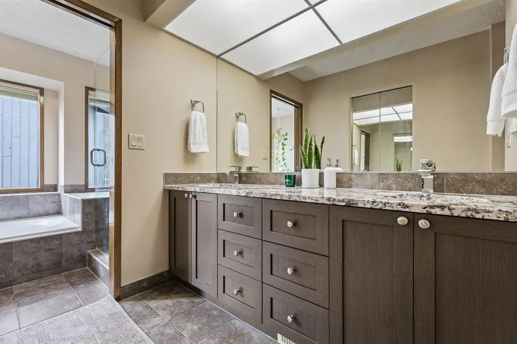 132 Oakmount Road SW