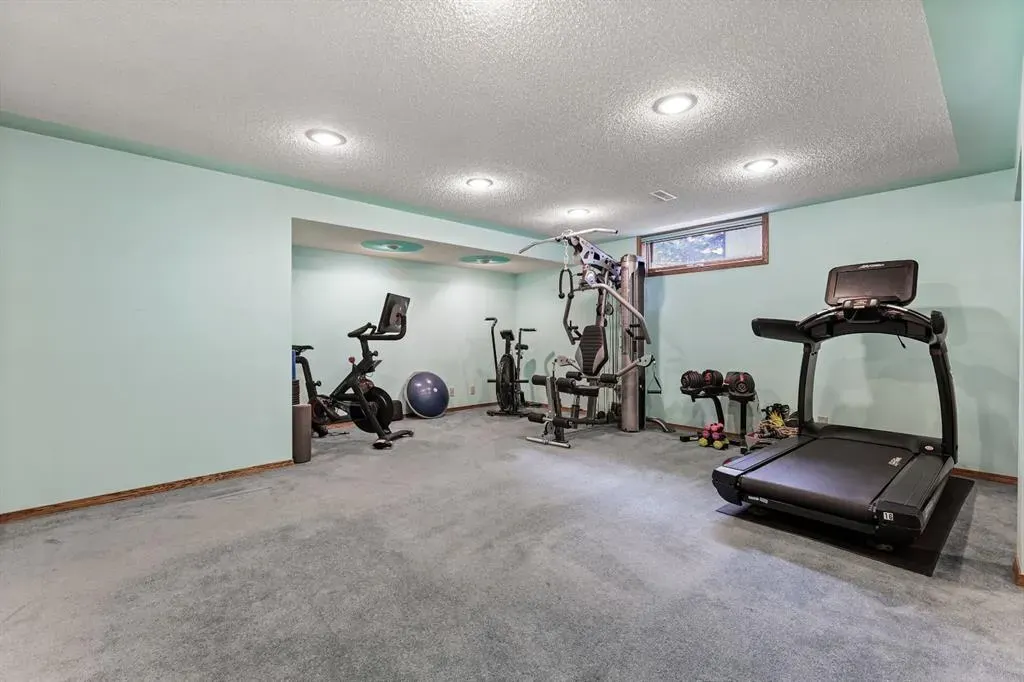 132 Oakmount Road SW