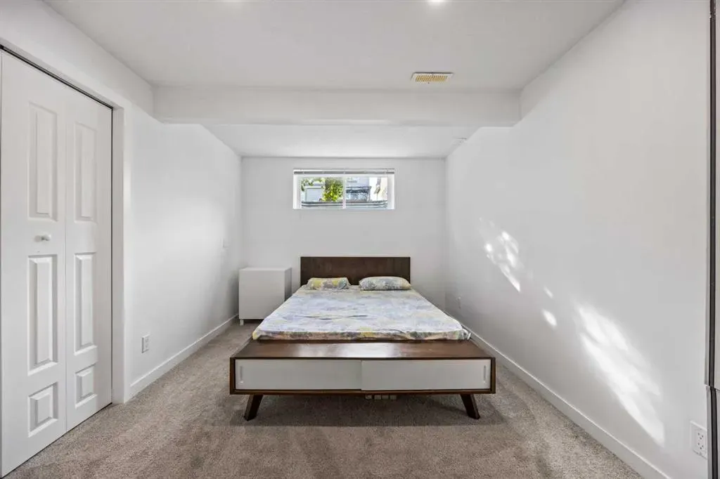 366 Bridleridge View SW