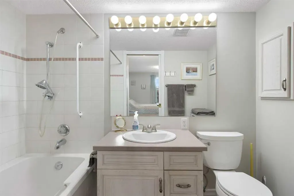 4944 8 Avenue SW, #202