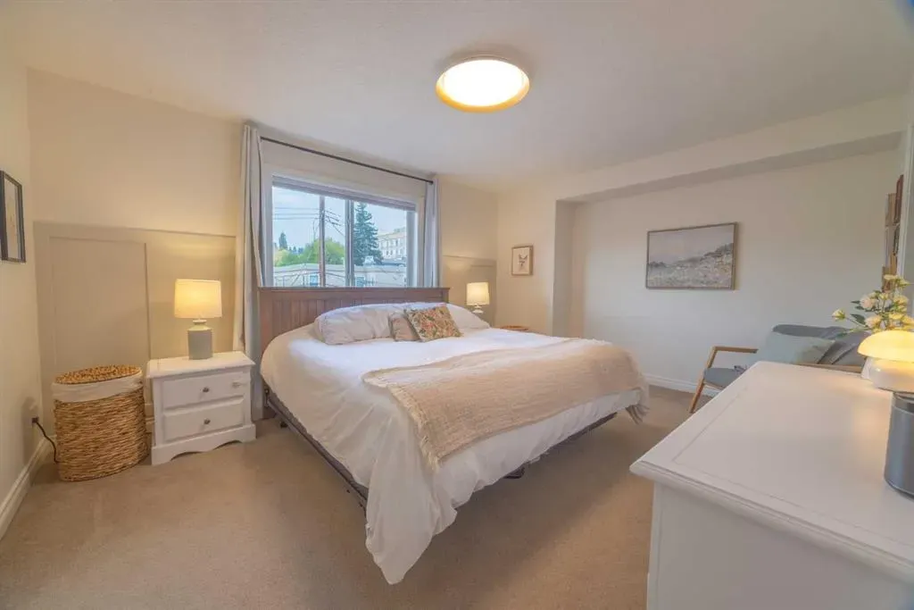 3423 5 Avenue NW, #2