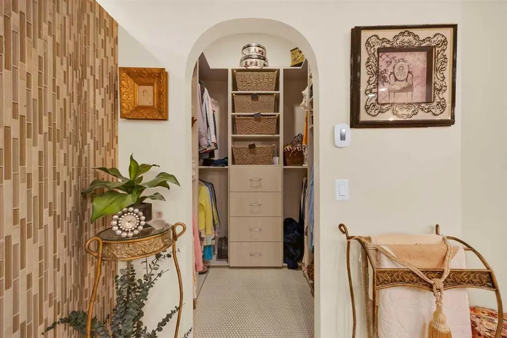 75 Christie Gardens SW