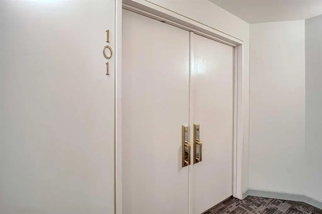 505 Canyon Meadows Drive SW, #101
