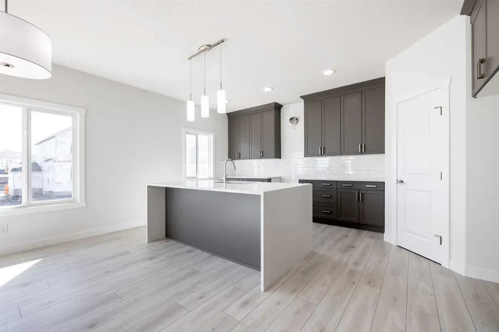 145 Sunstone Way