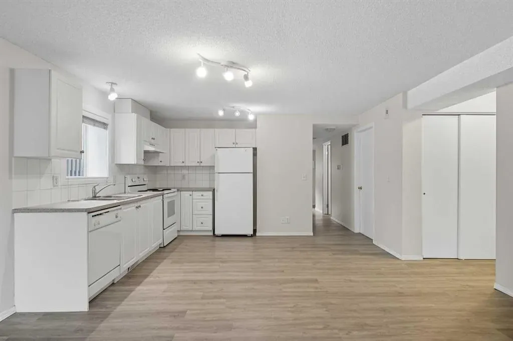 24 2005 Street SW, #101
