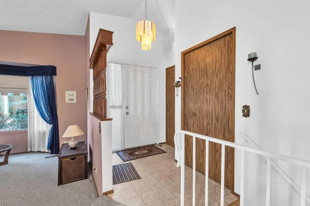 183 Cedardale Place SW