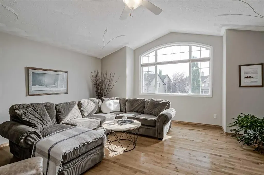 57 Strathlea Grove SW