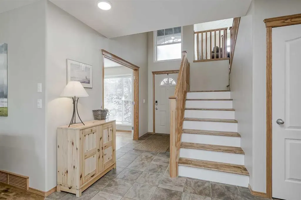 57 Strathlea Grove SW