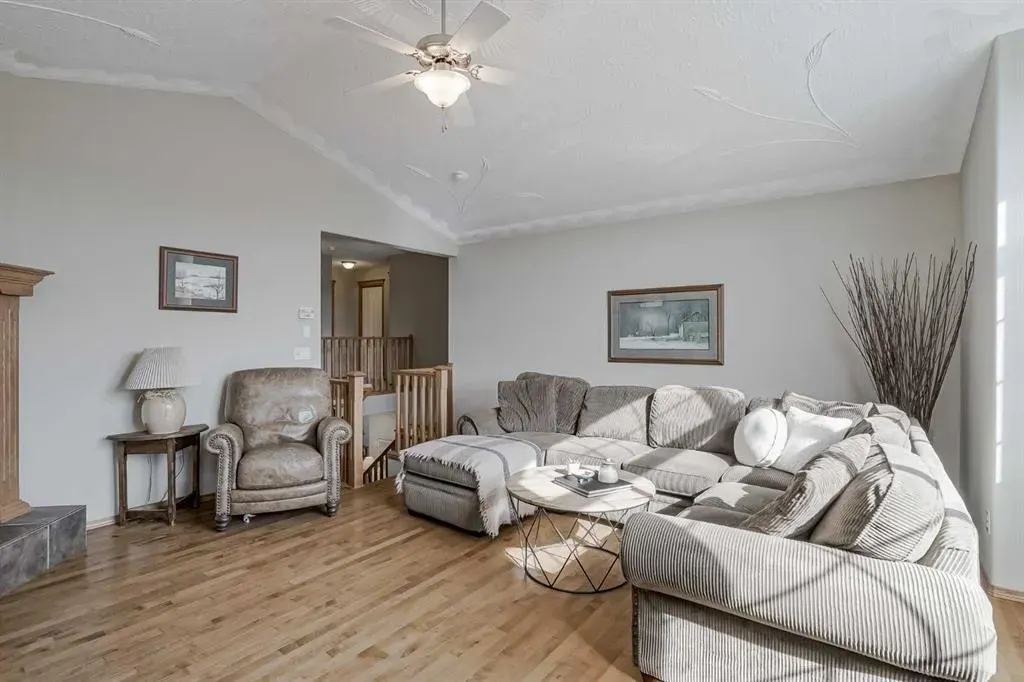 57 Strathlea Grove SW