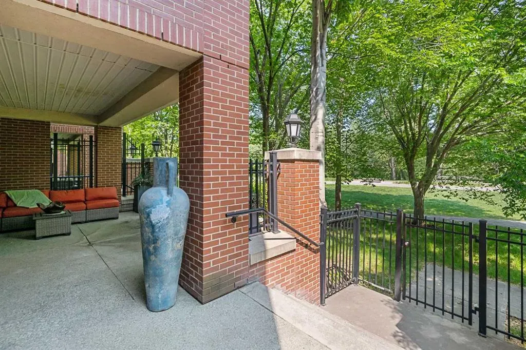 670 PRINCETON Way SW, #105