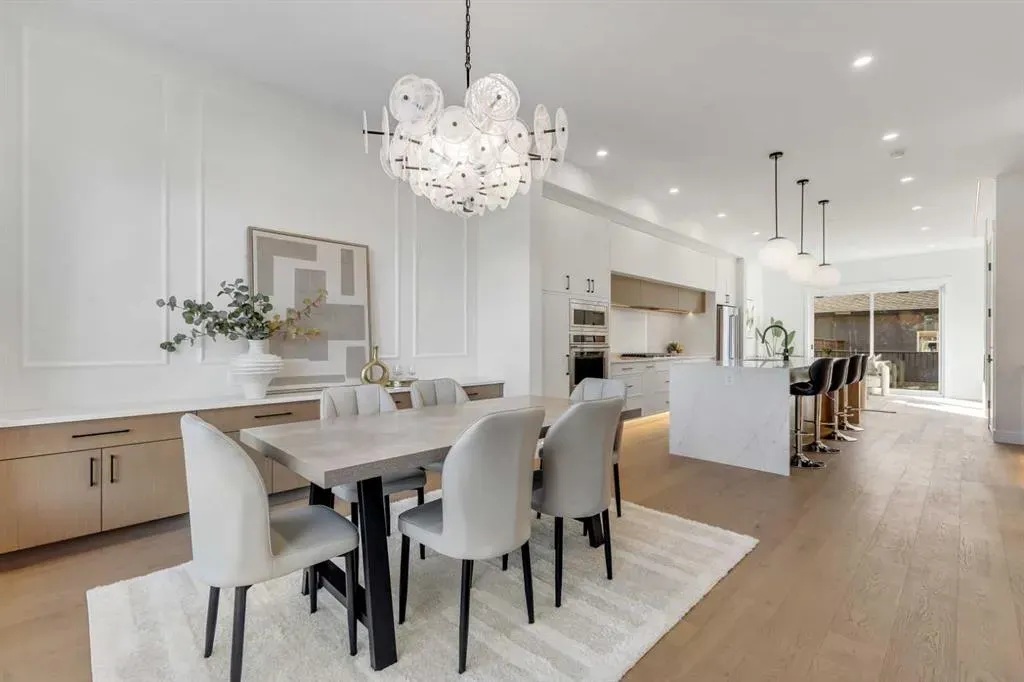 2715 Cochrane Road NW