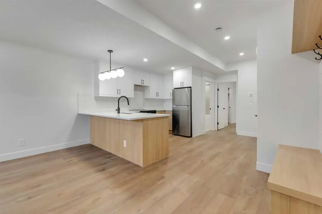 2715 Cochrane Road NW