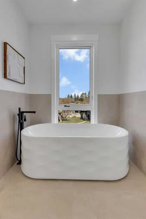 2715 Cochrane Road NW