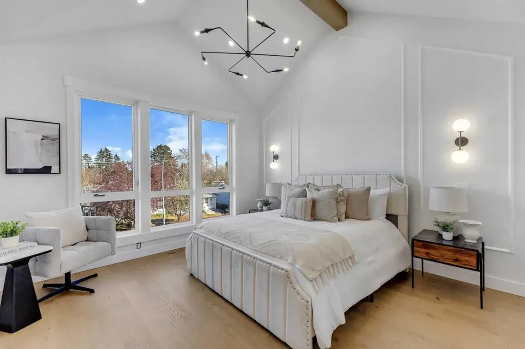 2715 Cochrane Road NW