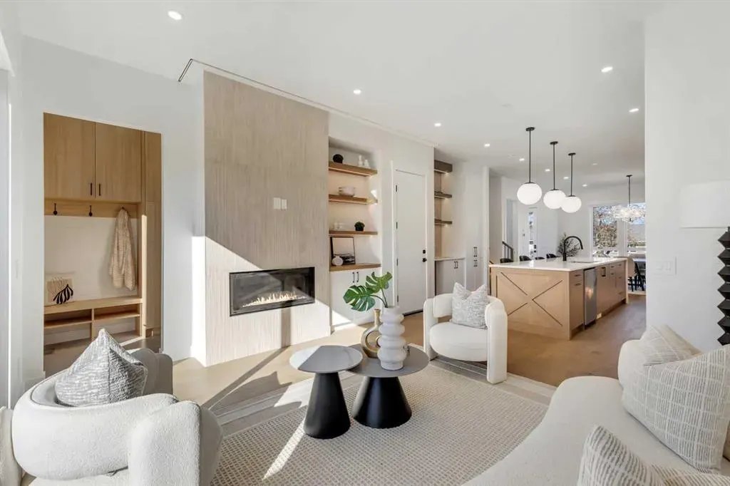 2715 Cochrane Road NW