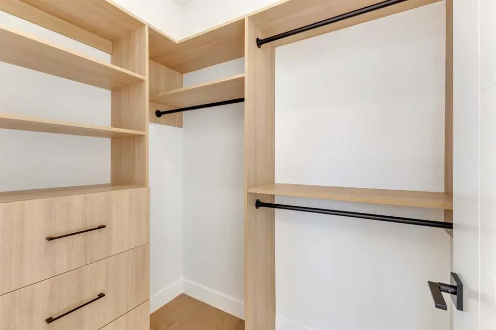 2715 Cochrane Road NW