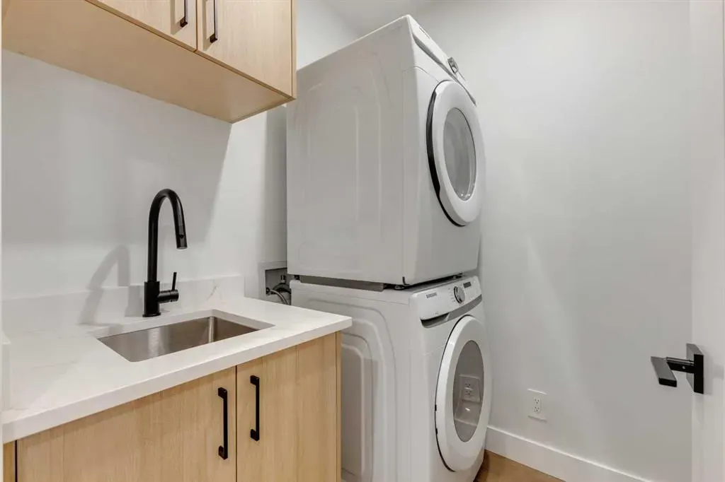 2715 Cochrane Road NW