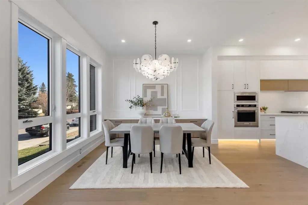 2715 Cochrane Road NW