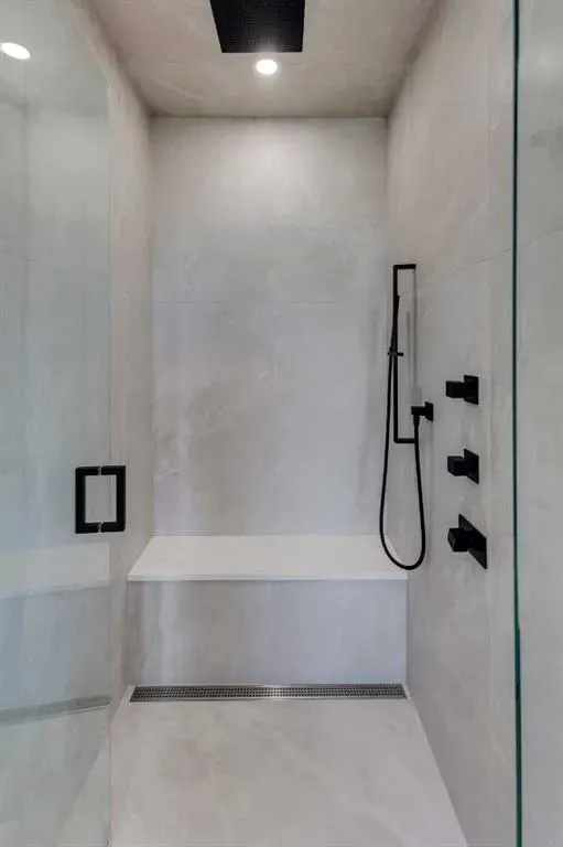 2715 Cochrane Road NW