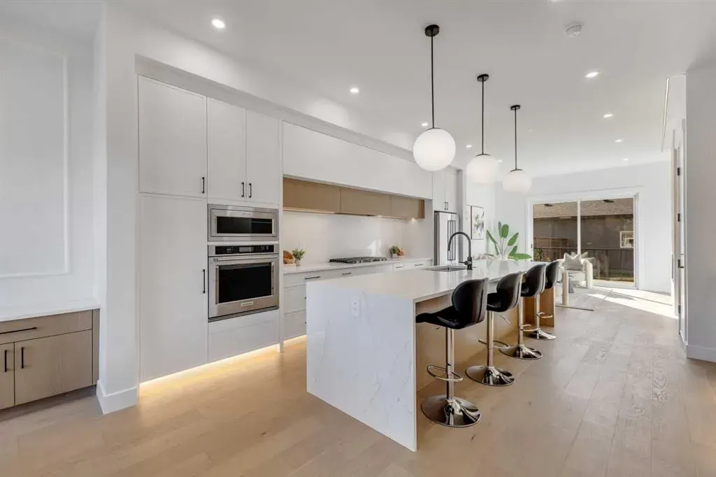 2715 Cochrane Road NW