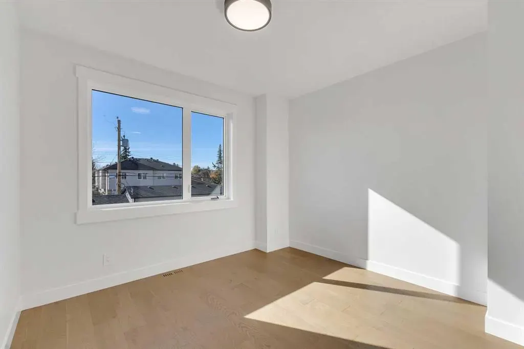 2715 Cochrane Road NW