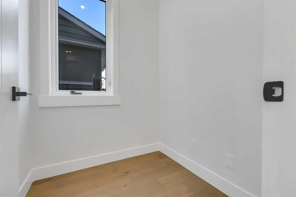 2715 Cochrane Road NW