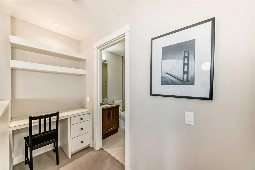 924 3 Avenue NW, #2