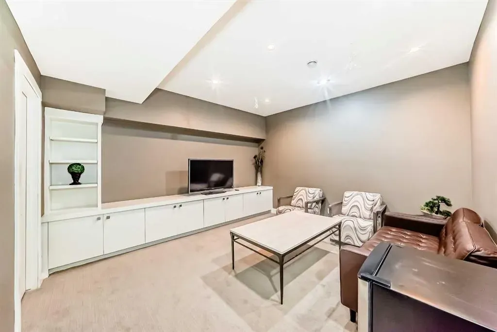 924 3 Avenue NW, #2