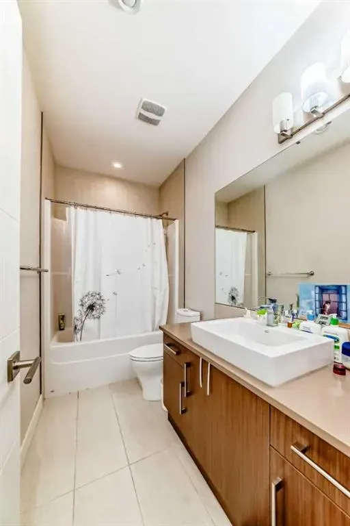 924 3 Avenue NW, #2