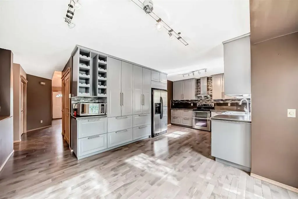 135 Canterbury Court SW