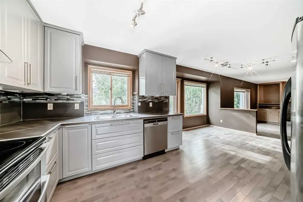 135 Canterbury Court SW