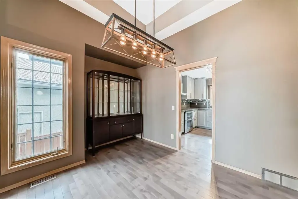 135 Canterbury Court SW