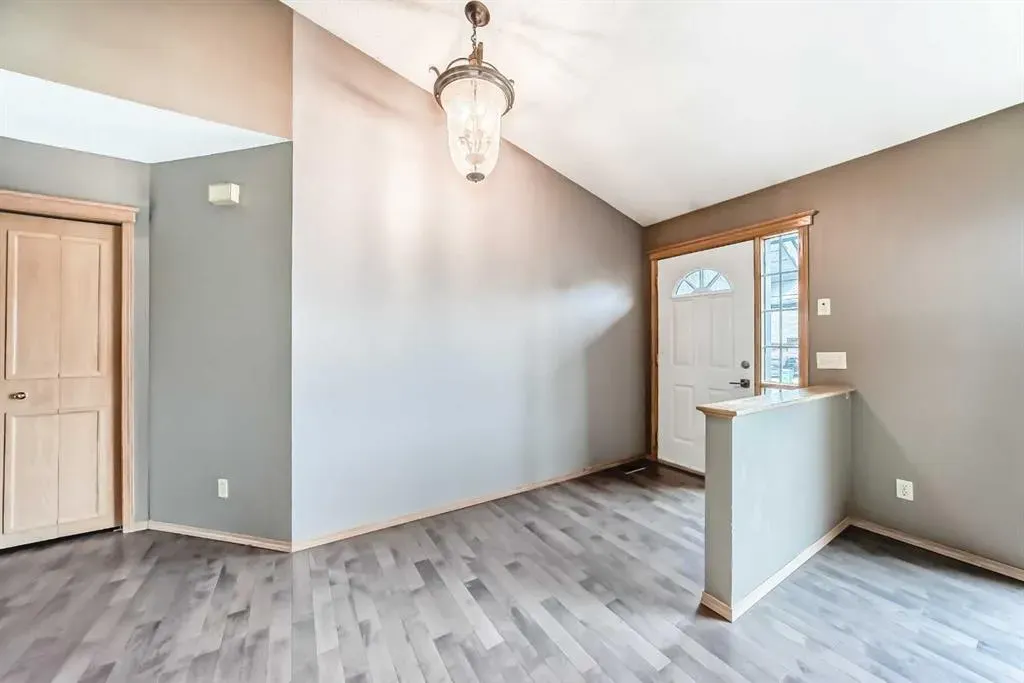 135 Canterbury Court SW