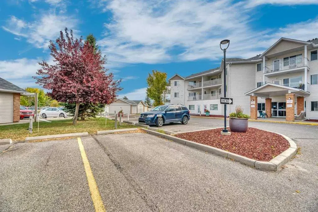3 Parklane Way, #102