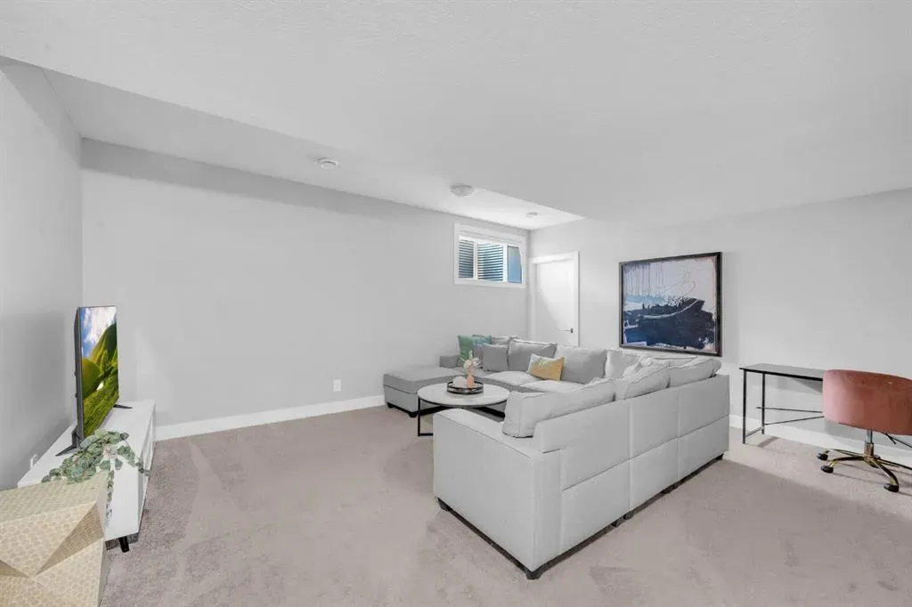 155 Carringham Way NW