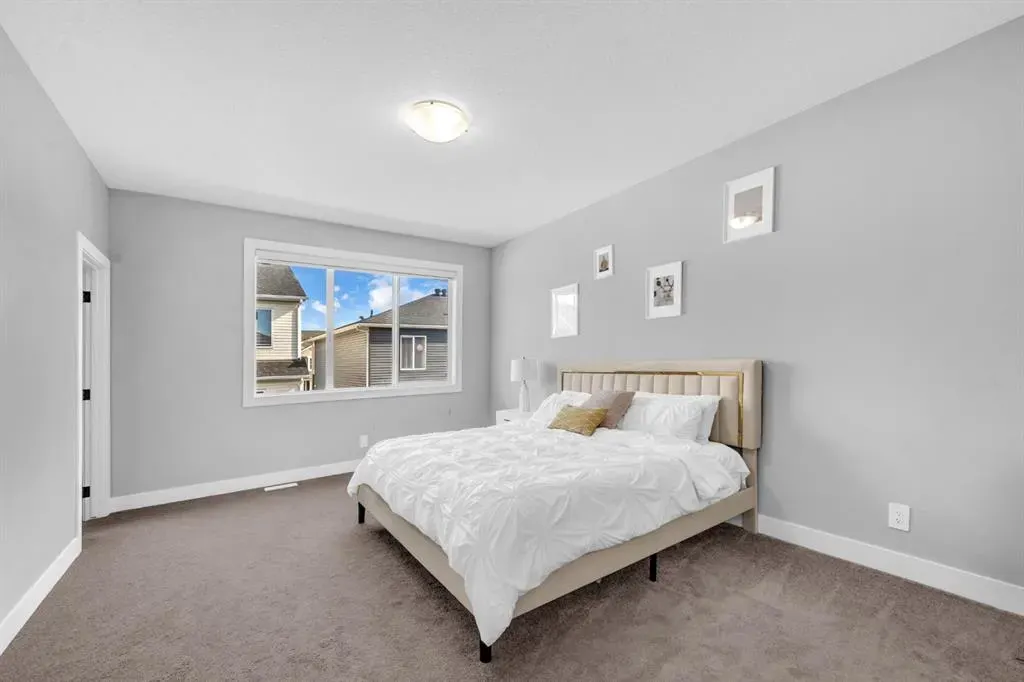 155 Carringham Way NW