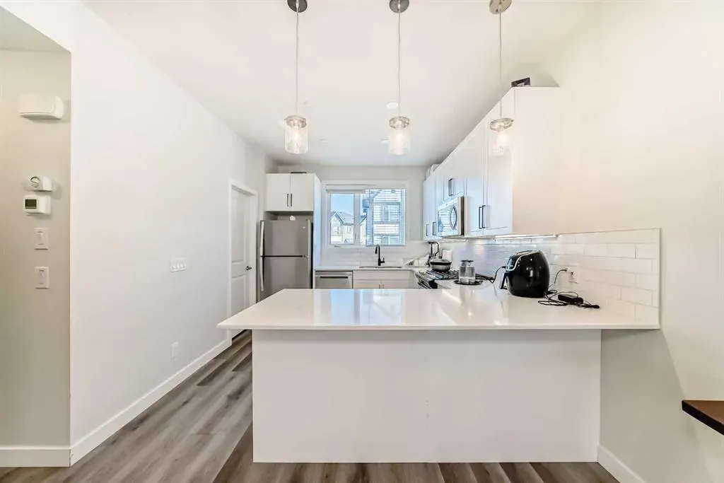 30 Evanscrest Park NW