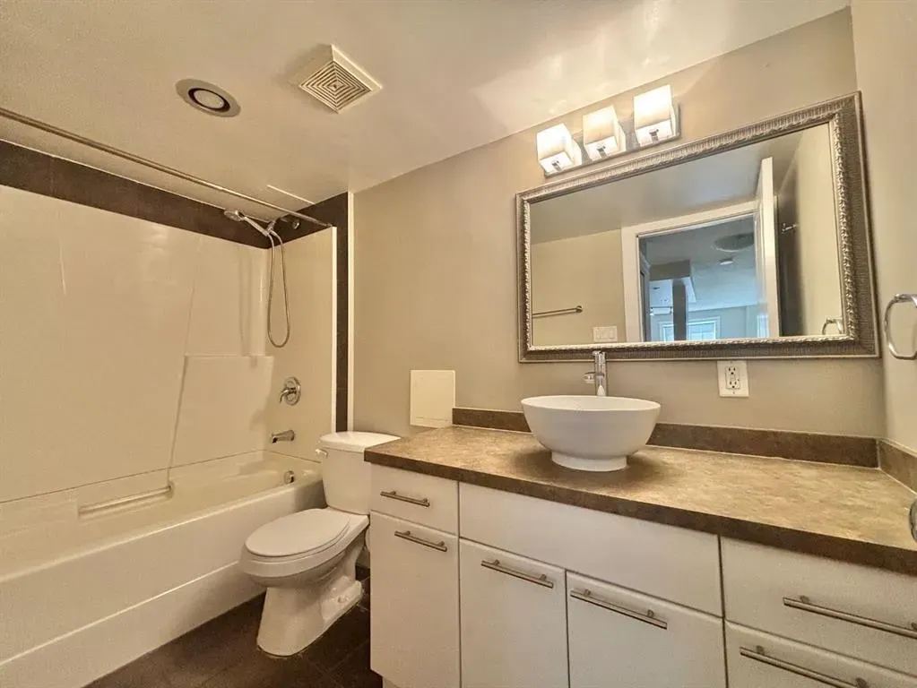 501 57 Avenue SW, #207