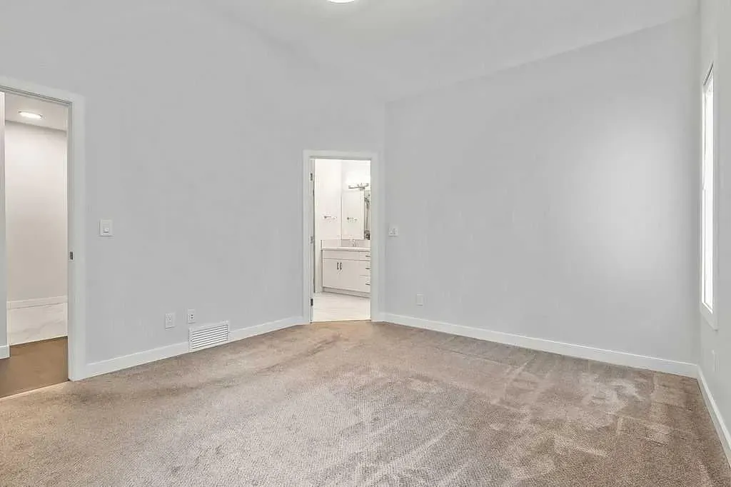 54 Drake Landing Square