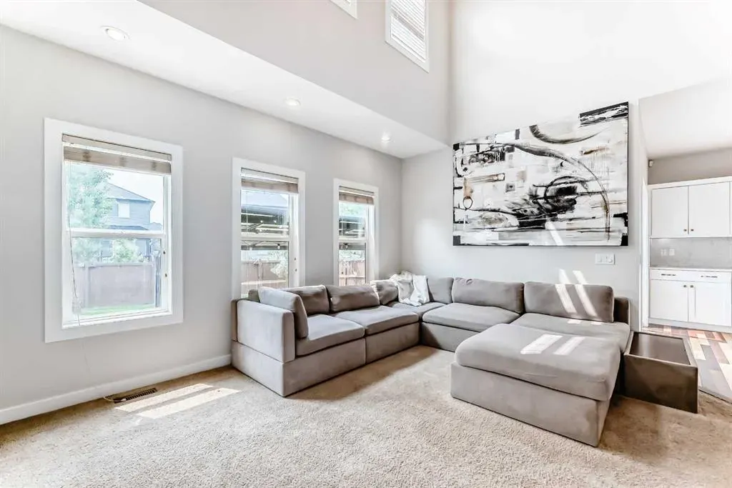 210 Copperleaf Bay SE