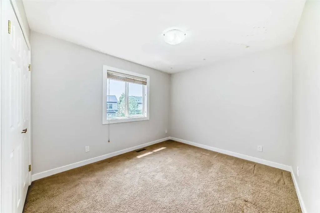 210 Copperleaf Bay SE