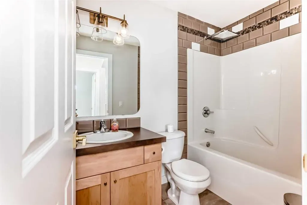 210 Copperleaf Bay SE