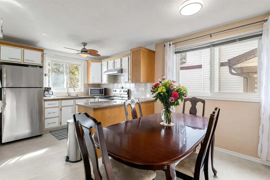 211 Abalone Place NE