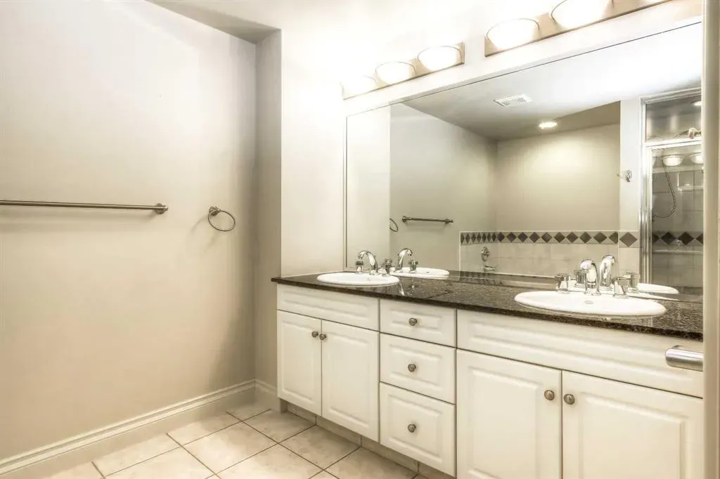 4603 Varsity Drive NW, #804