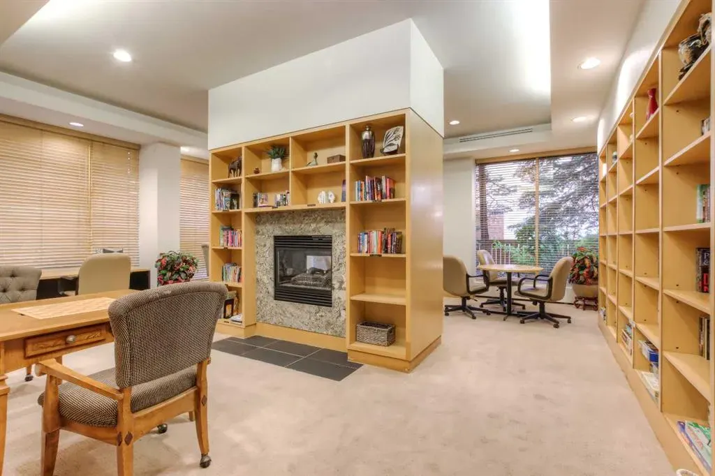 4603 Varsity Drive NW, #804
