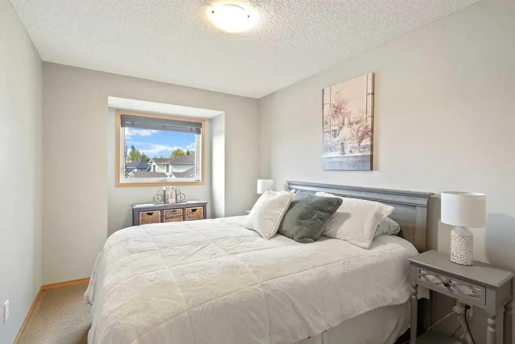 416 Meadowbrook Bay SE