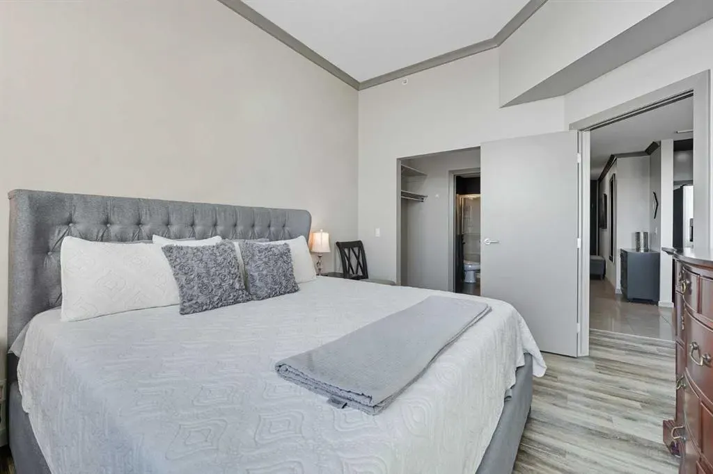 210 15 Avenue SE, #3204